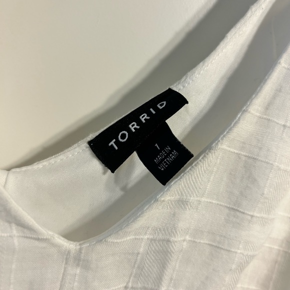 White Window Pane V-Neck Sleeveless Tank - Picture 2 of 5